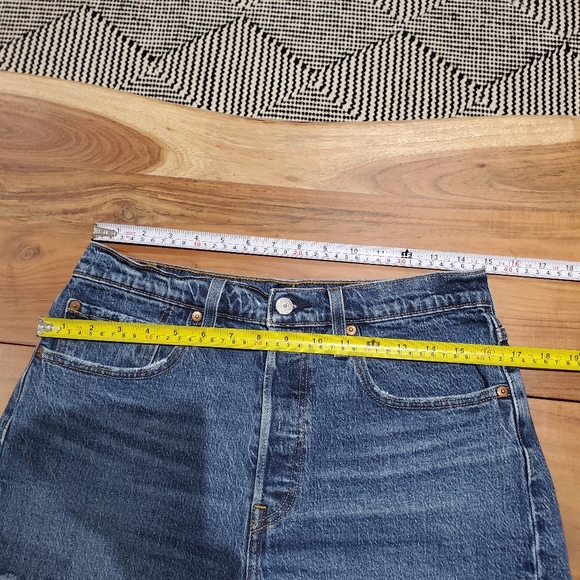 LEVIS (ARITZIA) 501 High Rise Denim Shorts Cut Offs - Picture 15 of 15